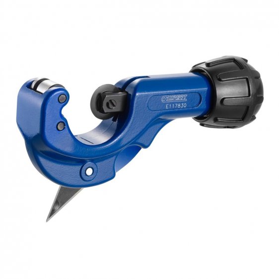 Using a hotsell copper pipe cutter